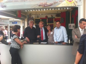 Le stand du PBCT accueille le maire de Tours Jean Germain